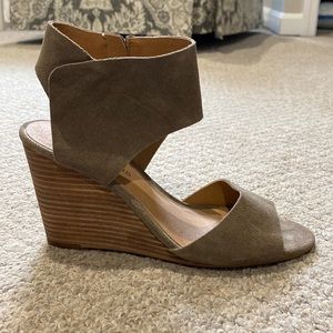 Lucky Brand Beige Suede Wedges Size 9